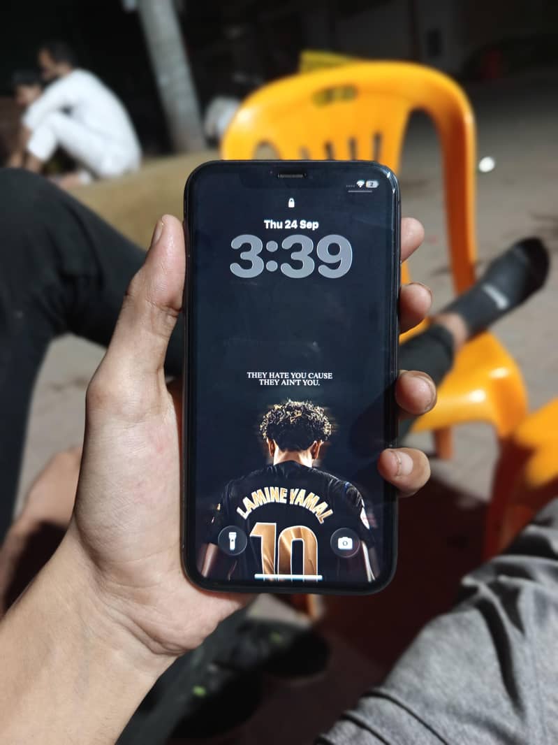 Apple iPhone 11 4