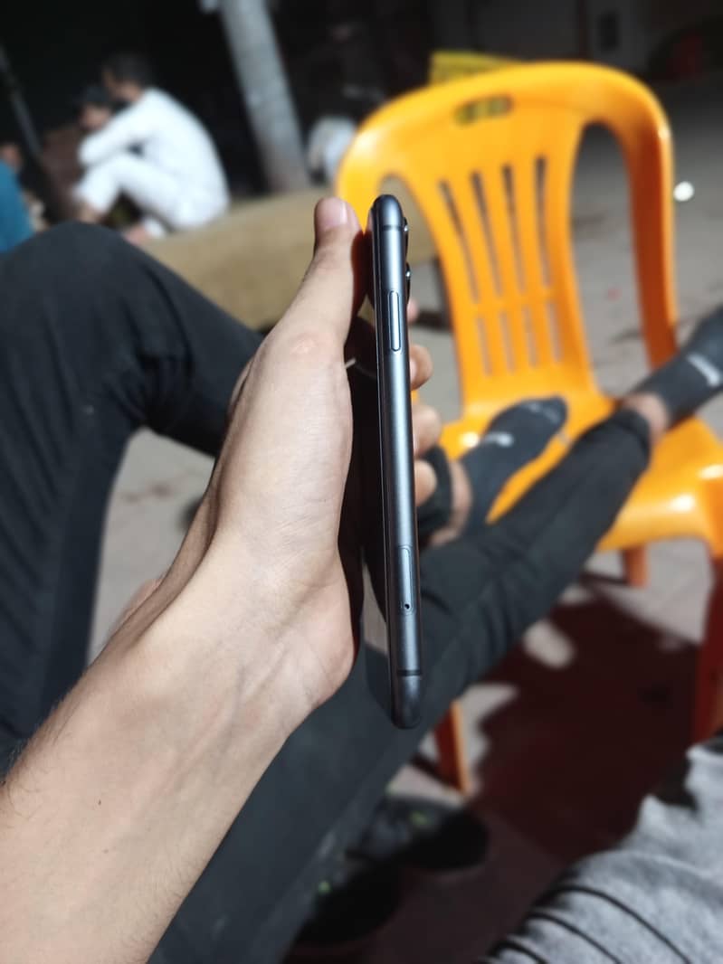 Apple iPhone 11 6