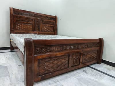 Solid Sheesham wood bed king size new condition