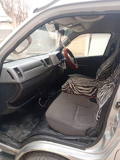 Toyota Hiace 2013