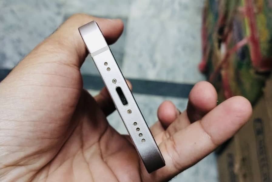 Apple iPhone 13 mini 6