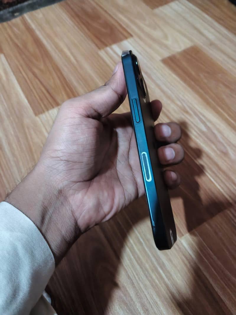Apple iPhone 13 3