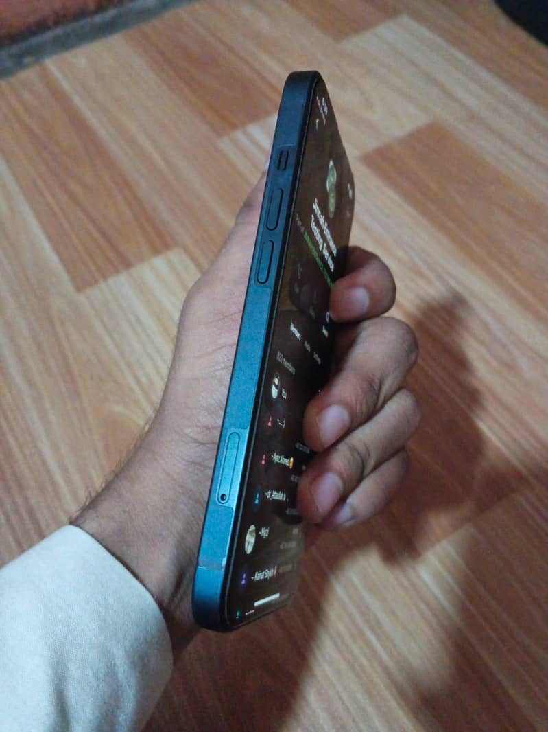 Apple iPhone 13 4
