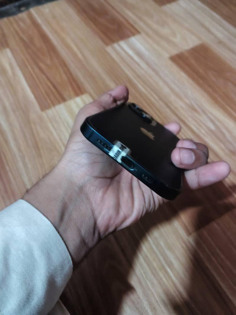 Apple iPhone 13 5