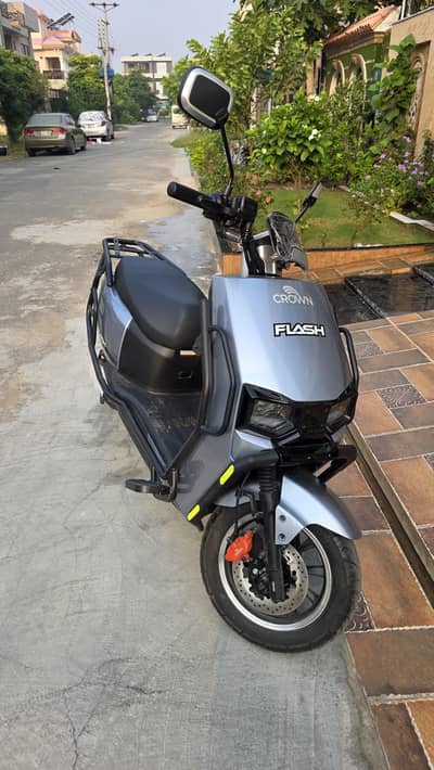 Brand New Crown Flash  Electric Scooty Grey Colour For Sale