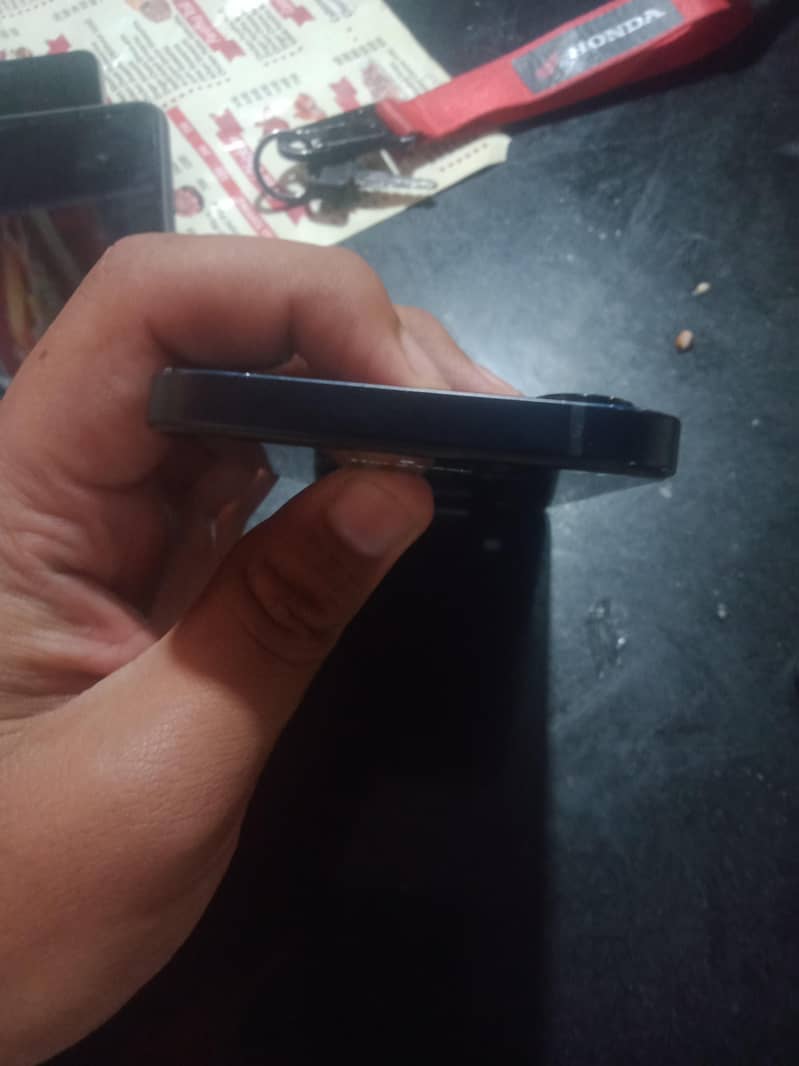 Apple iPhone 12 1