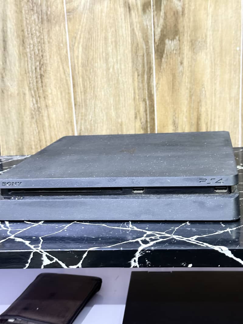 PS4 Slim 1TB 0