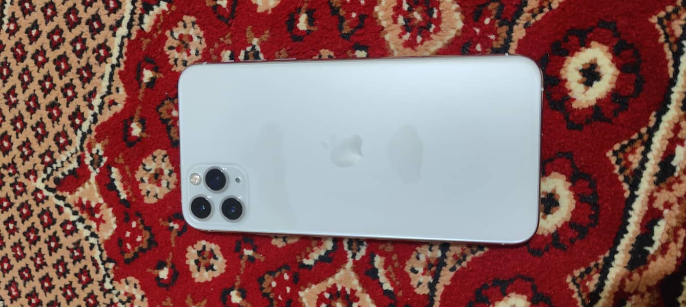 Apple iPhone 11 Pro Max 4