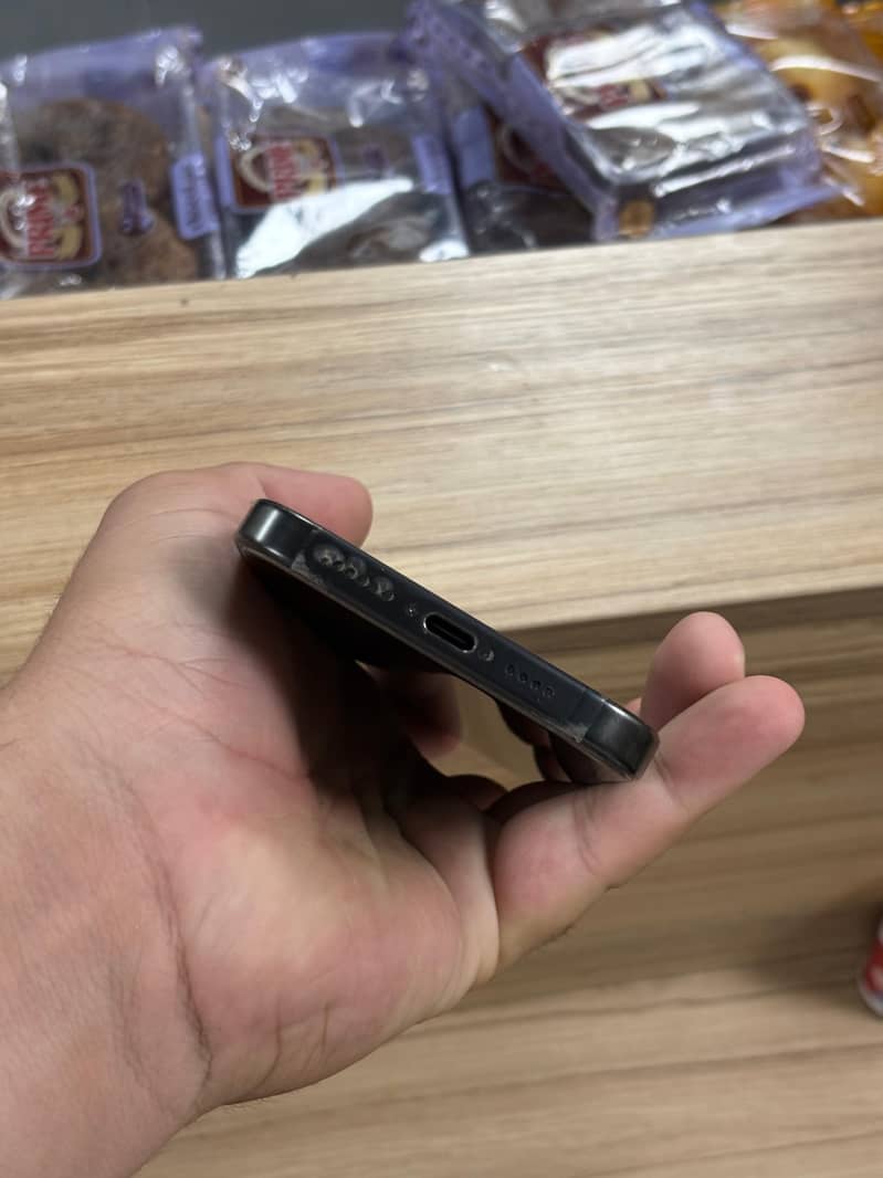 Apple iPhone 15 Pro Max 4