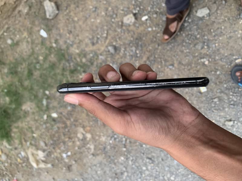 Apple iPhone 11 Pro 2