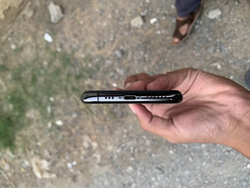 Apple iPhone 11 Pro 4