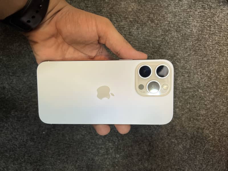 Apple iPhone 16 Pro Max 0