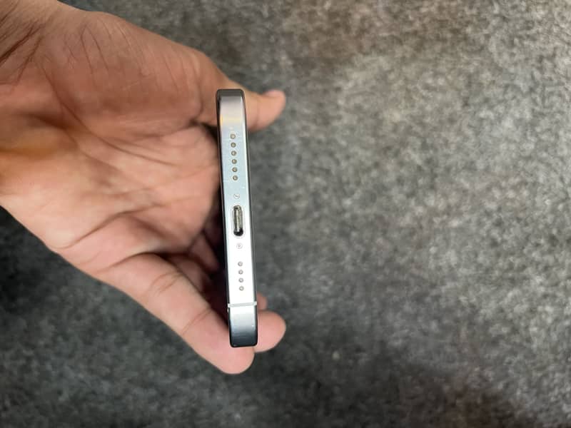 Apple iPhone 16 Pro Max 4