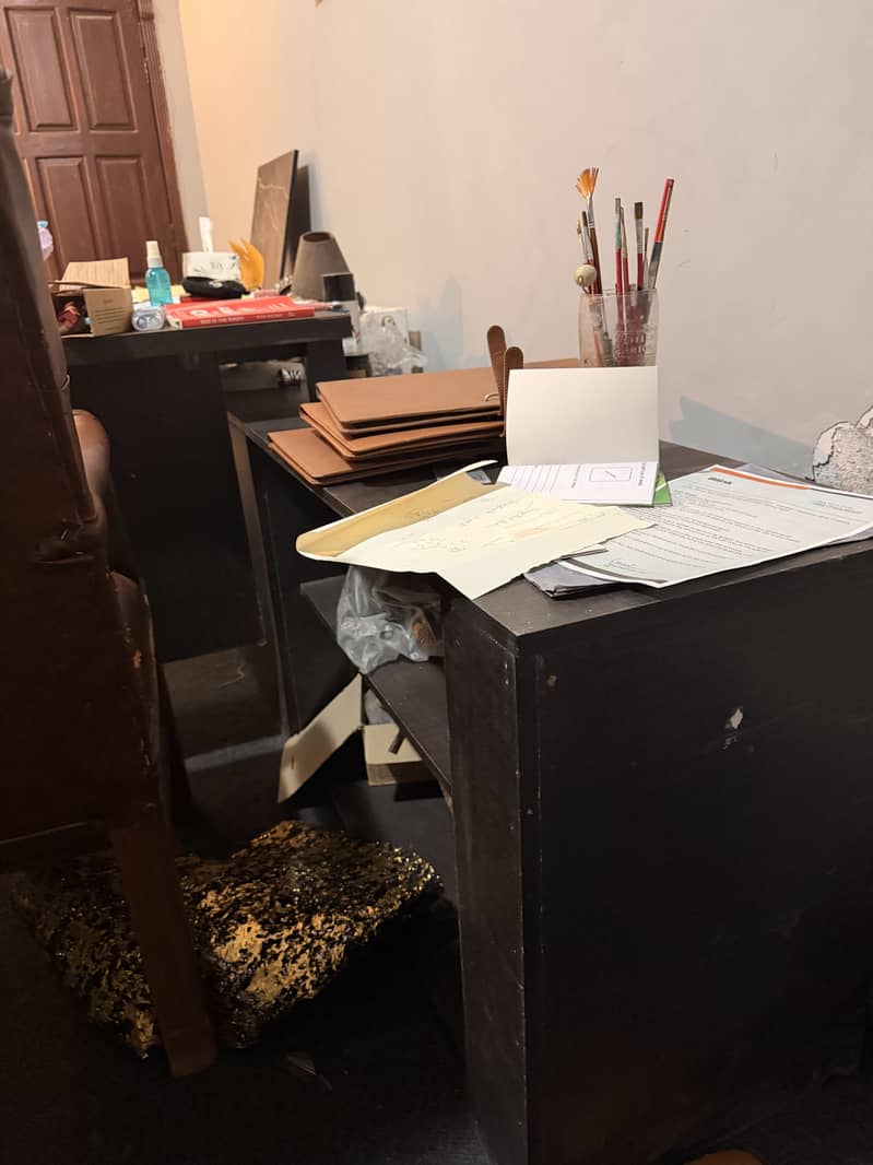 Executive Table with storage 3