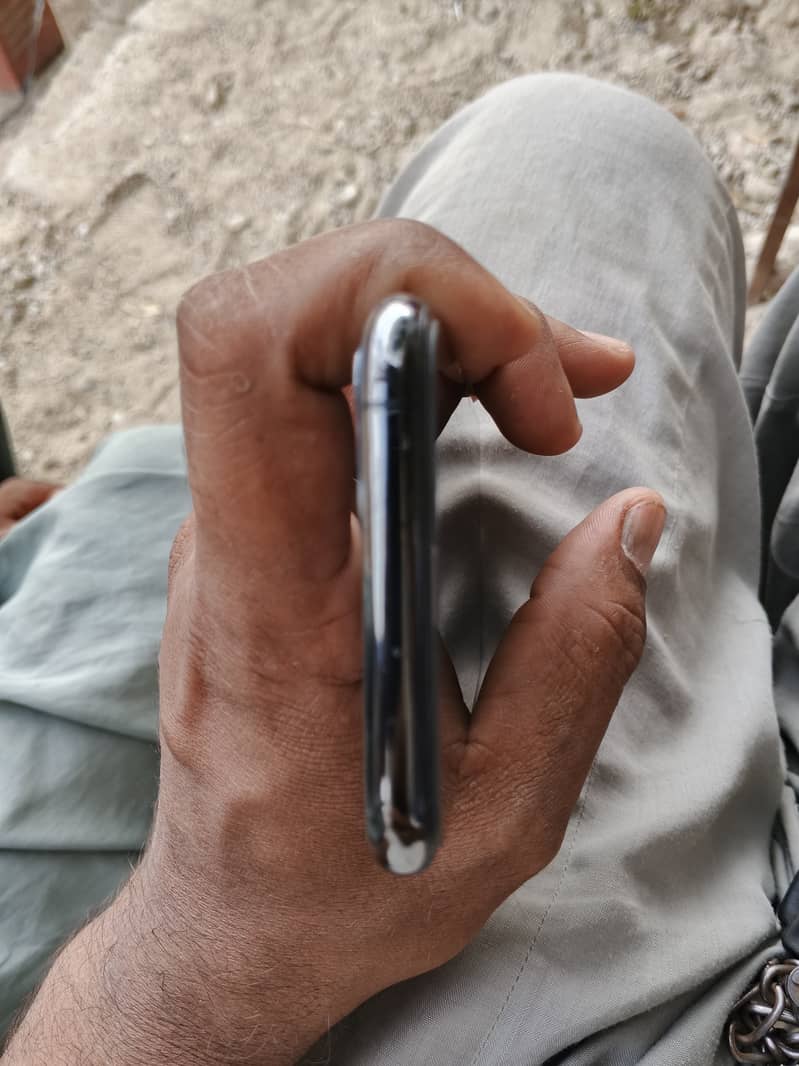 Apple iPhone 11 Pro 2