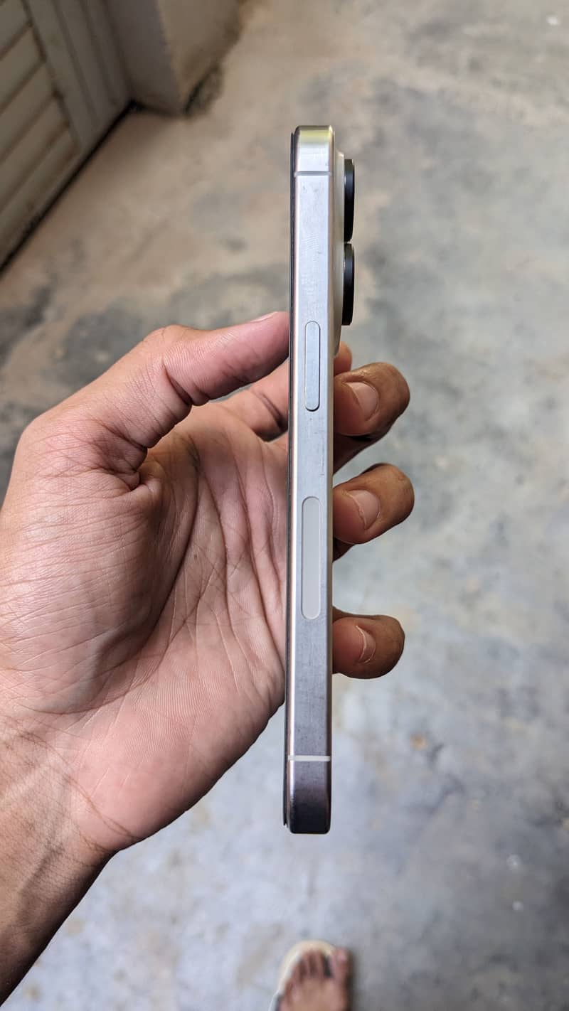 Apple iPhone 15 Pro 0