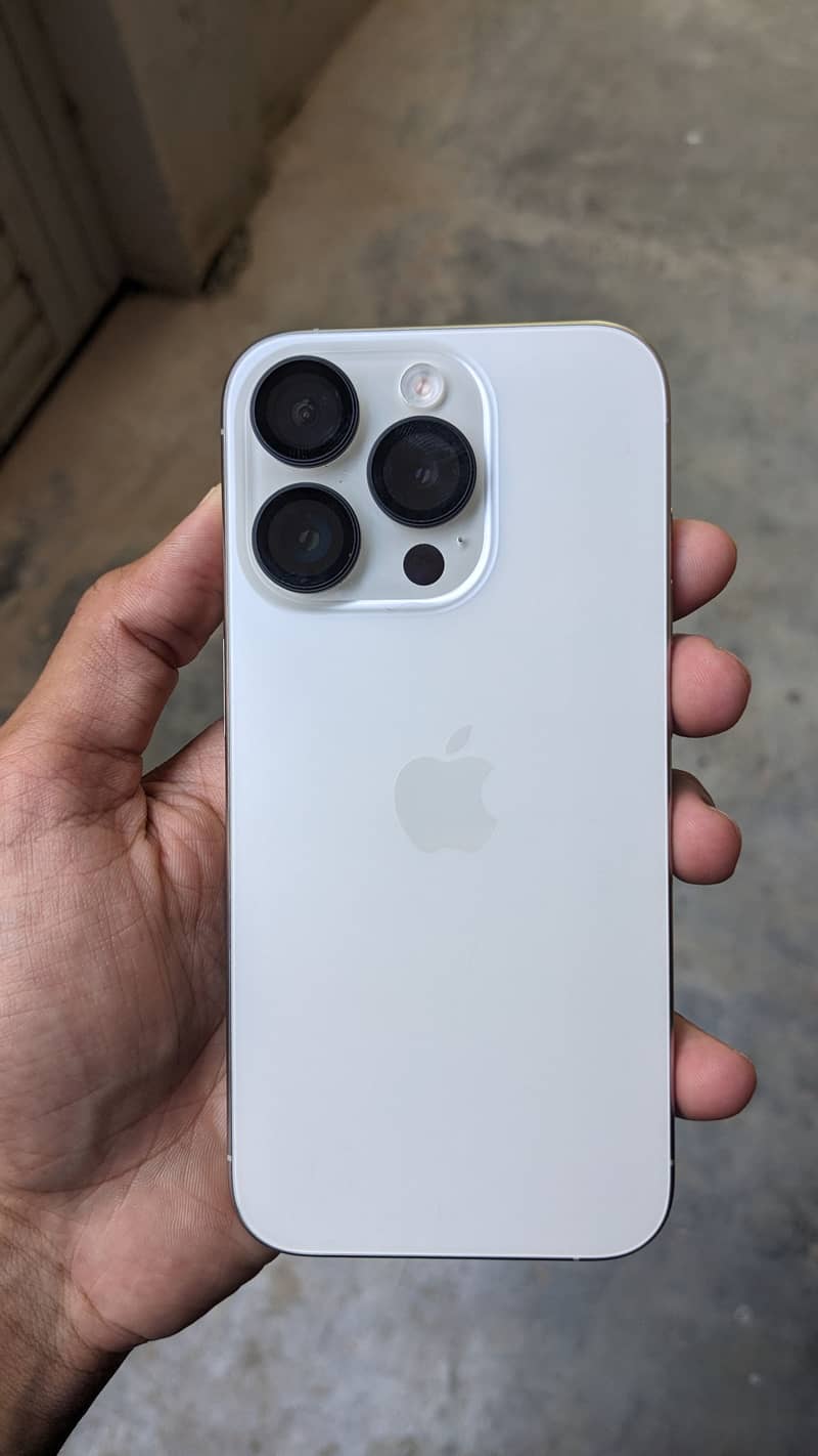 Apple iPhone 15 Pro 1