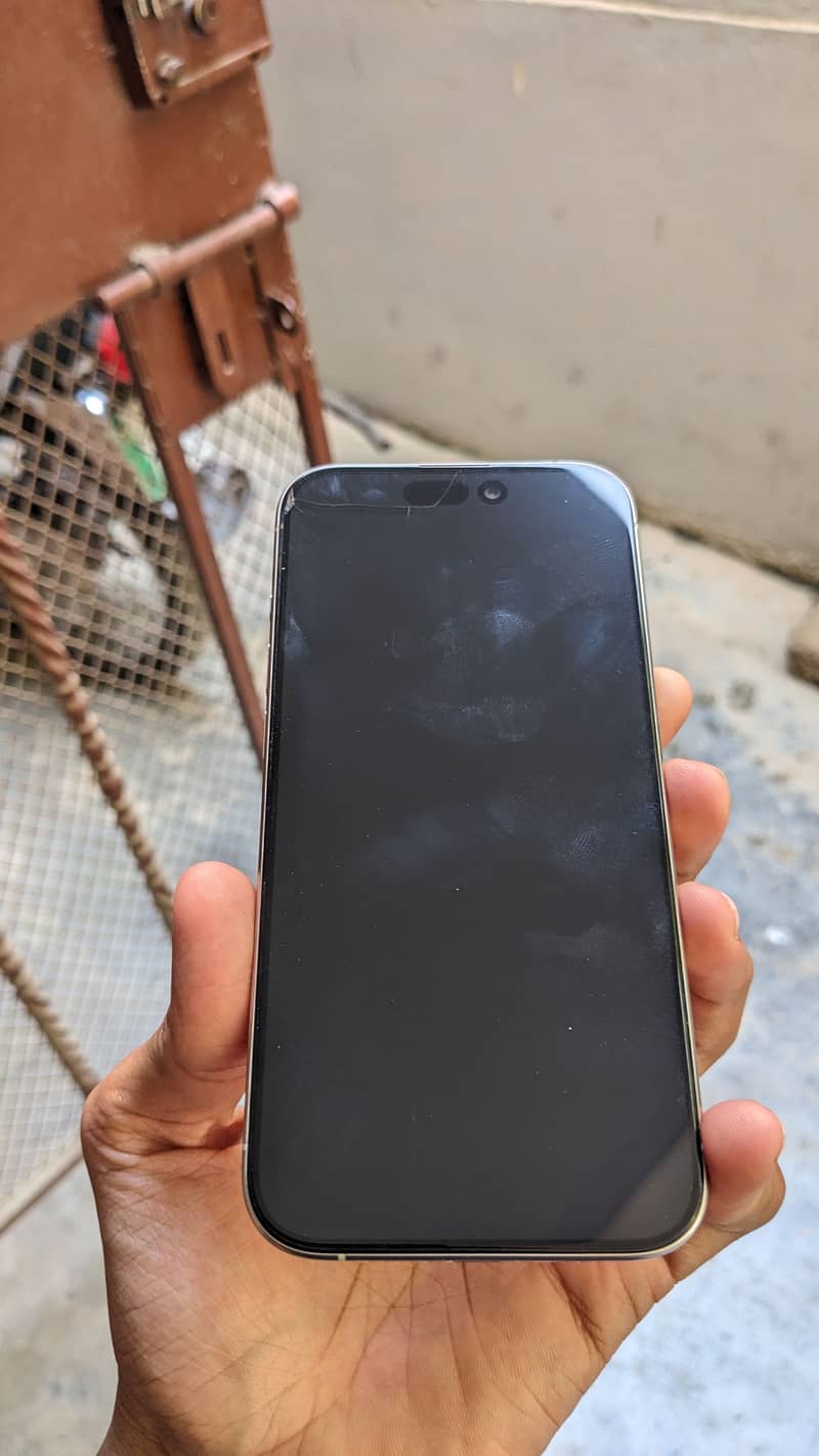 Apple iPhone 15 Pro 3