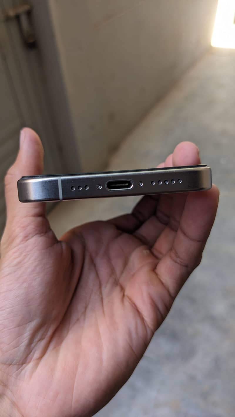 Apple iPhone 15 Pro 4