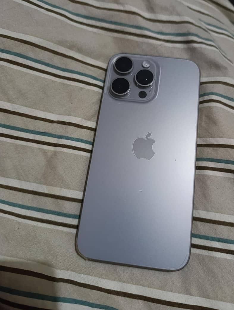 Apple iPhone 15 Pro Max 1