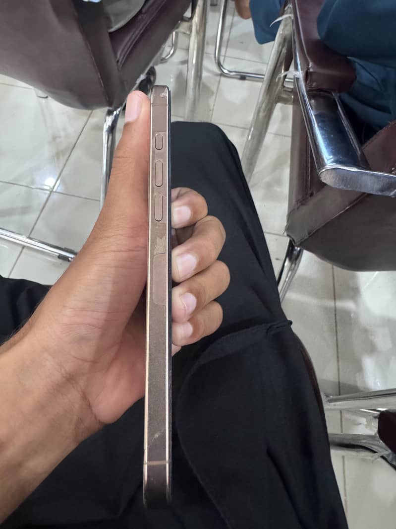 Apple iPhone 16 Pro Max 5