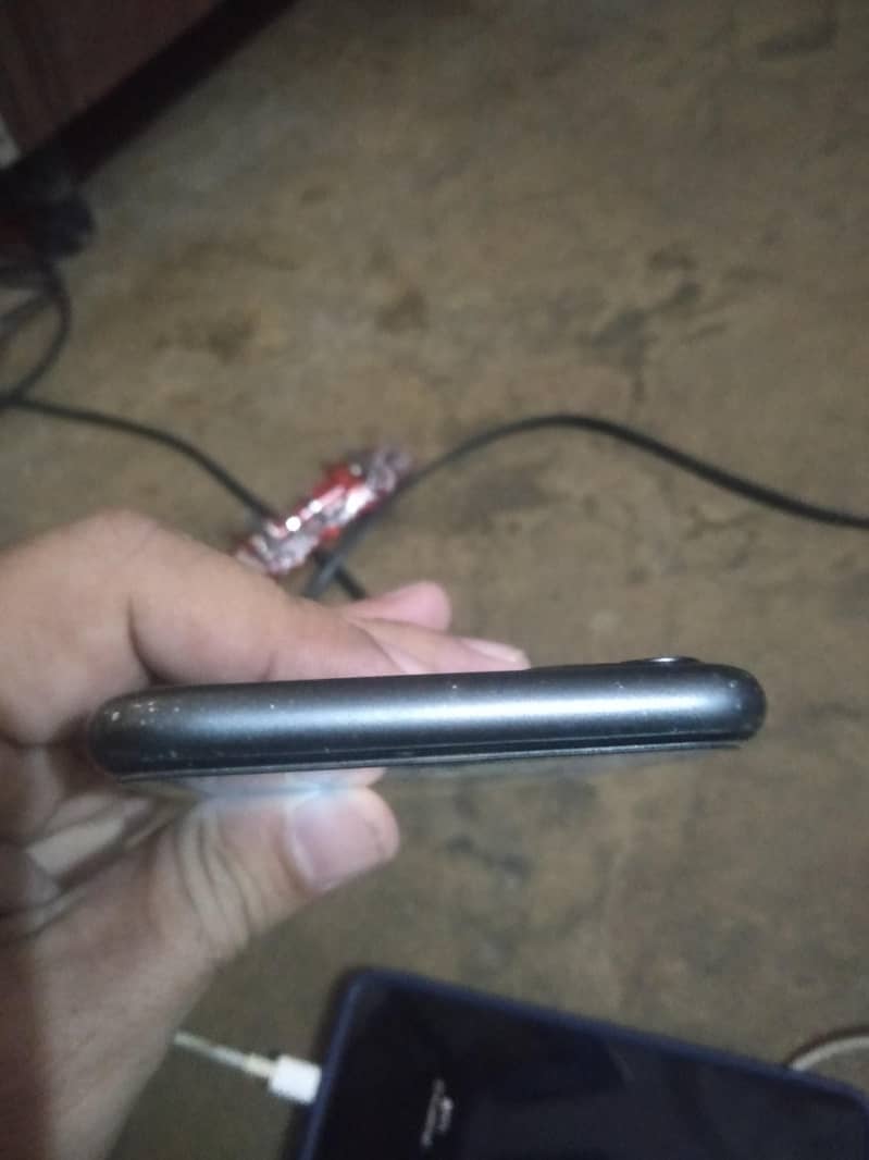Apple iPhone 11 3