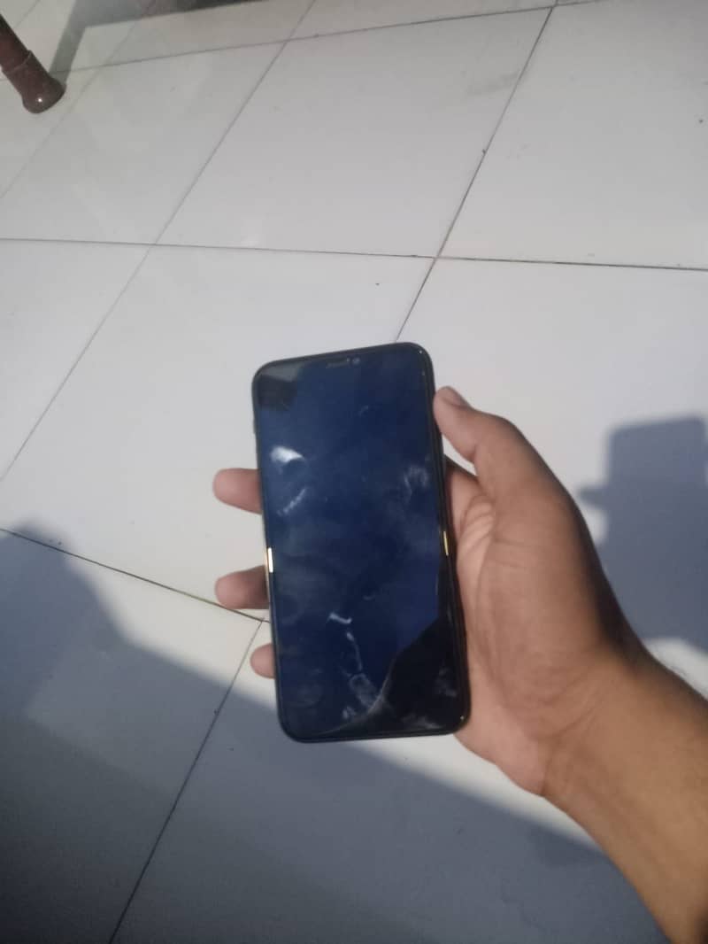 Apple iPhone 11 Pro 1