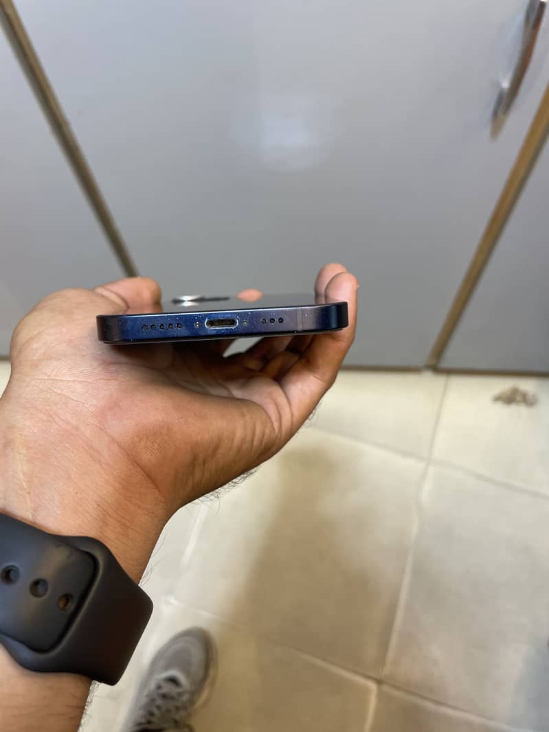 Apple iPhone 12 1