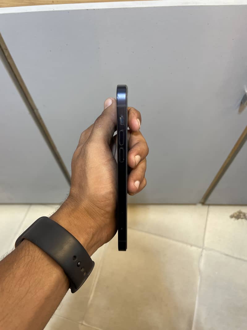 Apple iPhone 12 3