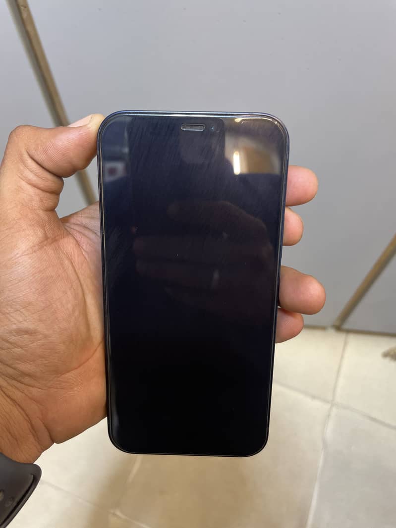 Apple iPhone 12 4