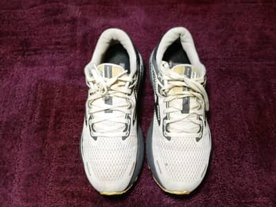 Premium Brooks Running Shoes – Stylish, Comfortable & Lightweight