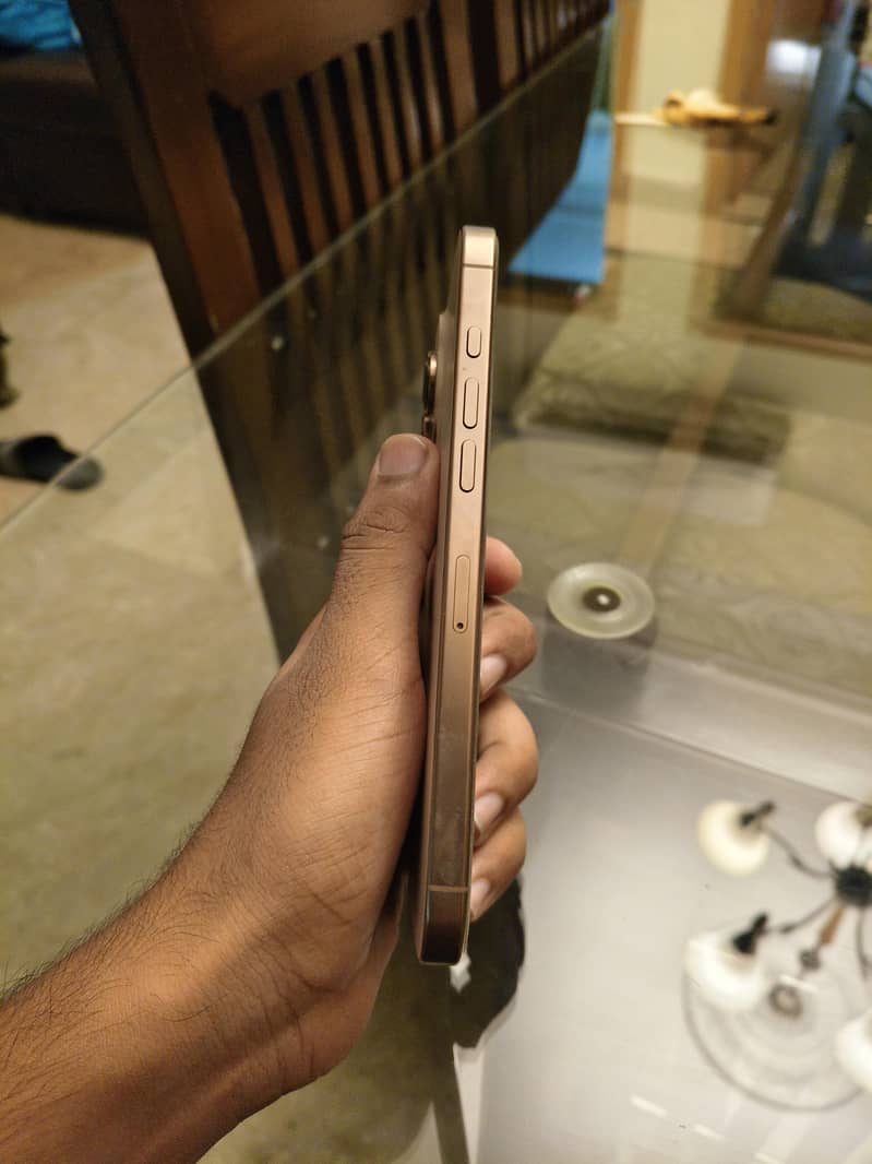 Apple iPhone 16 Pro Max 5
