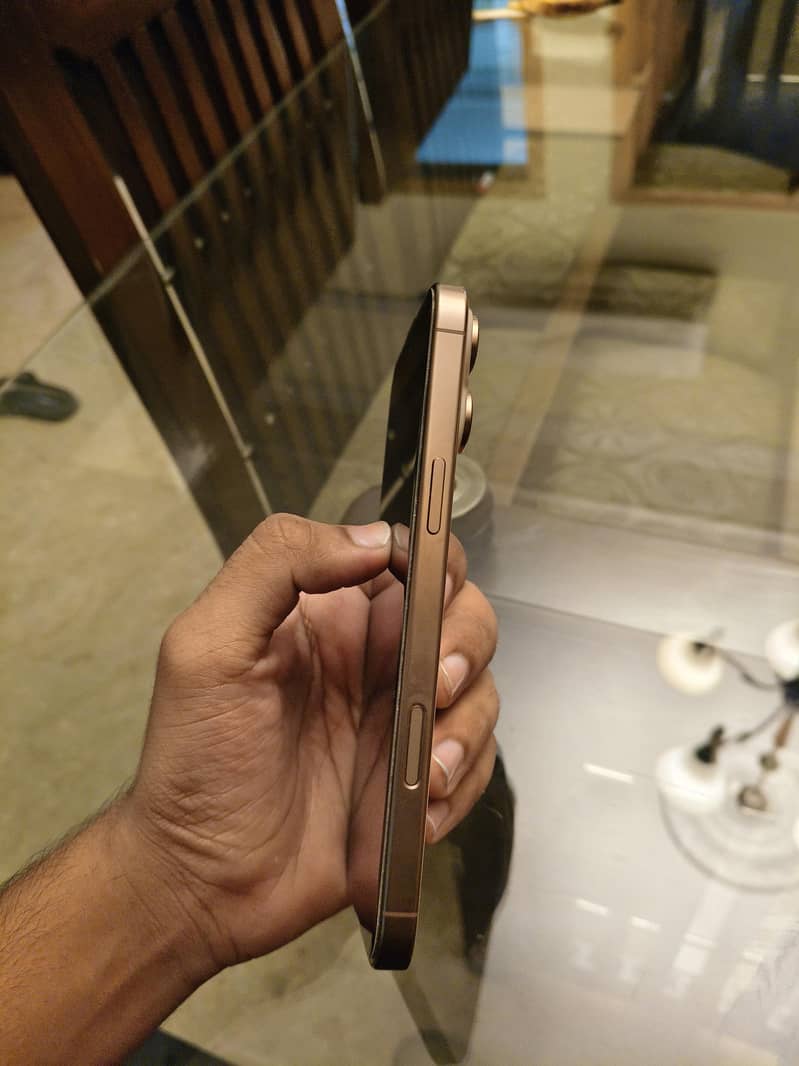 Apple iPhone 16 Pro Max 7