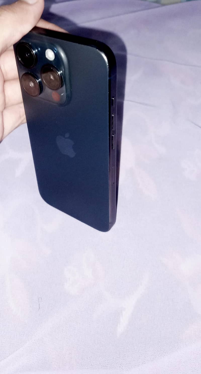 Apple iPhone 15 Pro 2