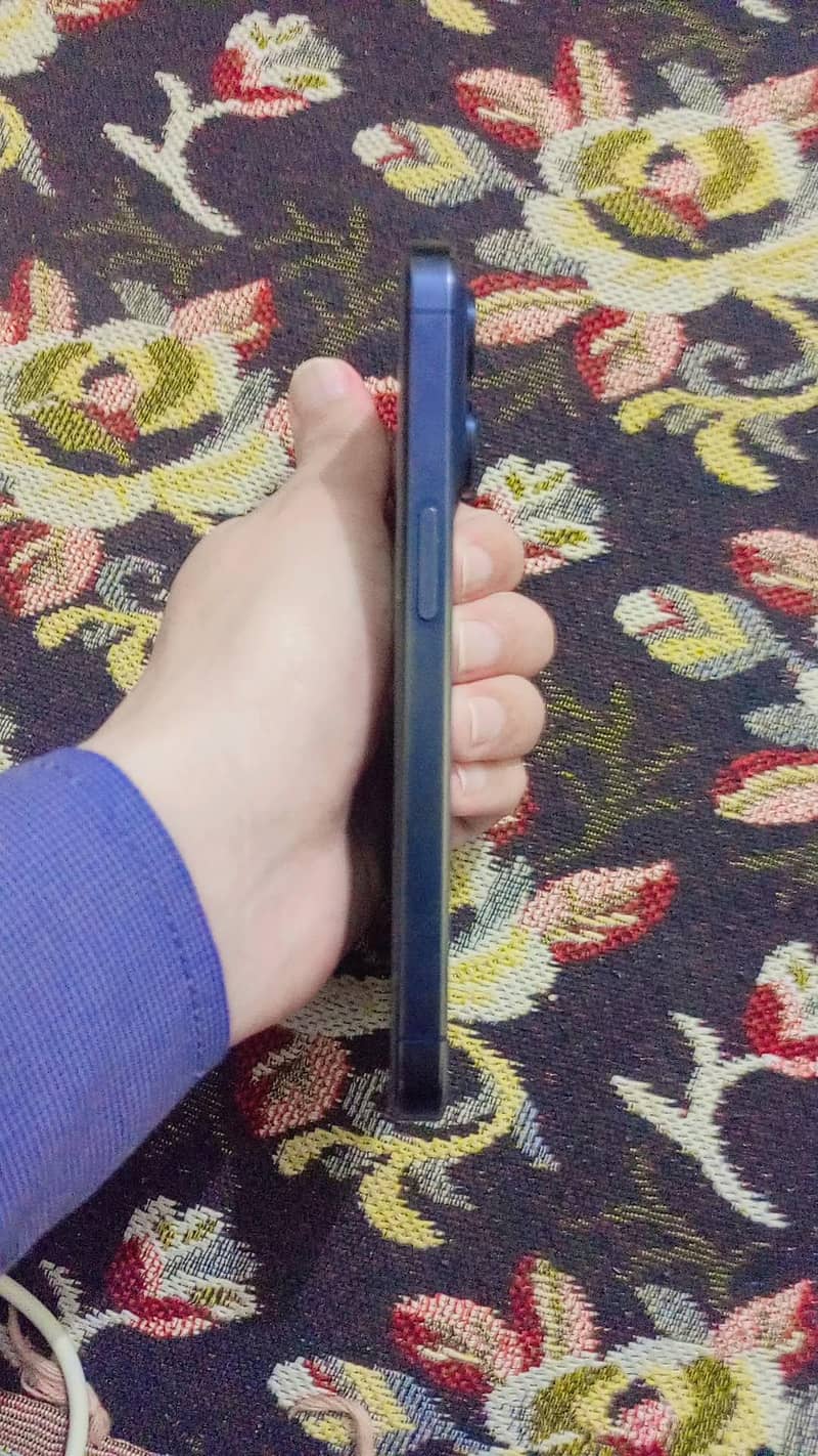Apple iPhone 15 Pro 3