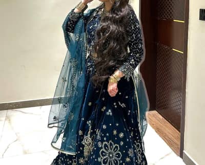 selling velvet lehenga