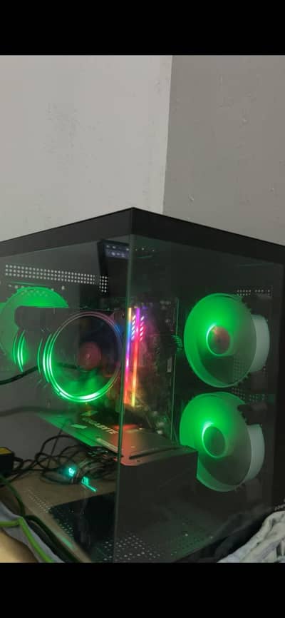 Gaming PC Just few months slightly used