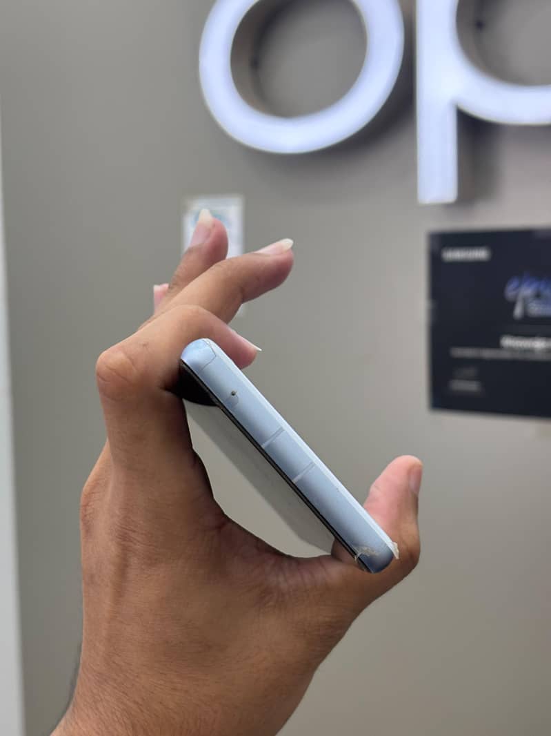 Google Pixel 7a 2