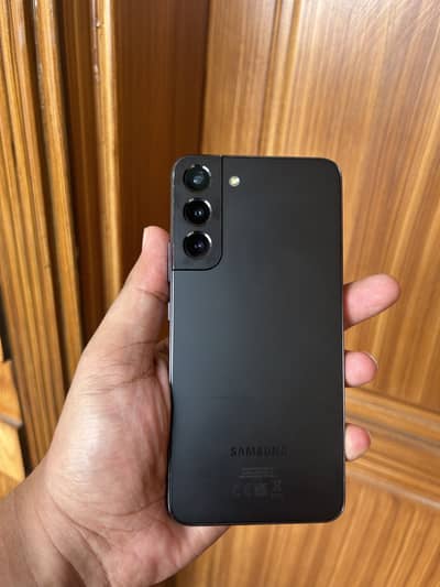Sumsung S22 plus 128gb non pta condition 10 by 10. wattsapp 03116585061