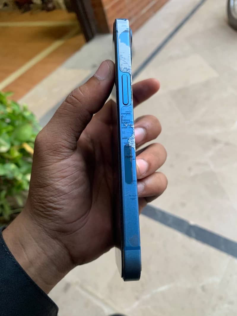 Apple iPhone 13 5