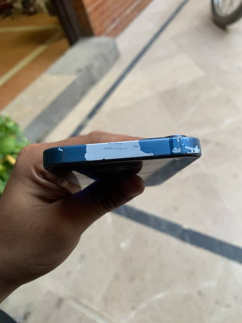 Apple iPhone 13 7
