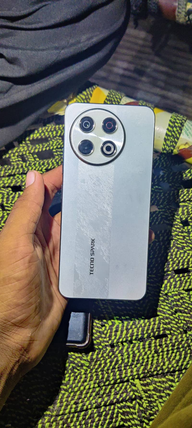 Spark 30 pro 3