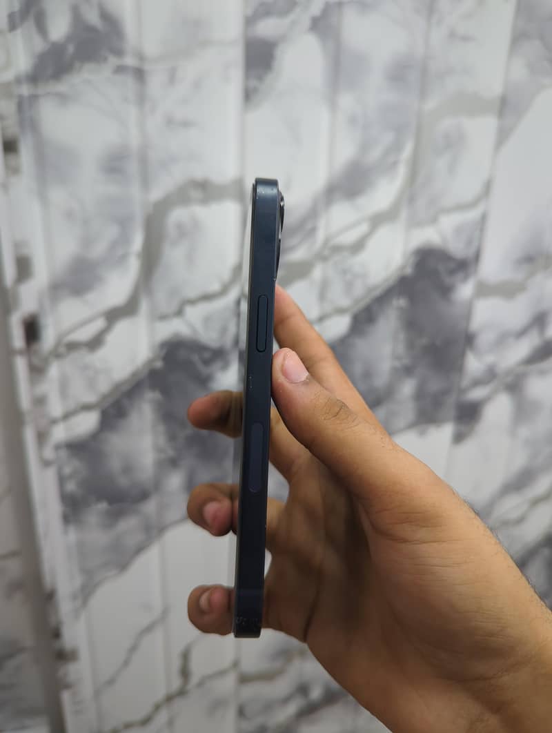 Apple iPhone 13 1