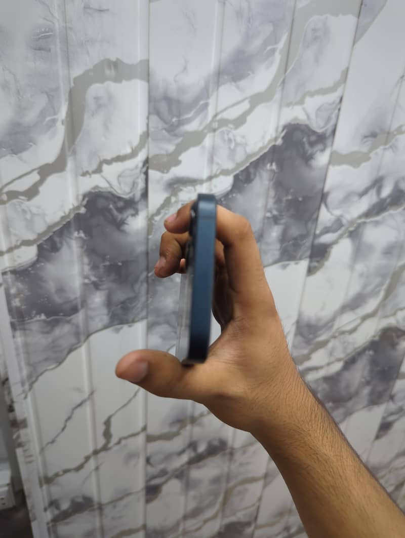Apple iPhone 13 4