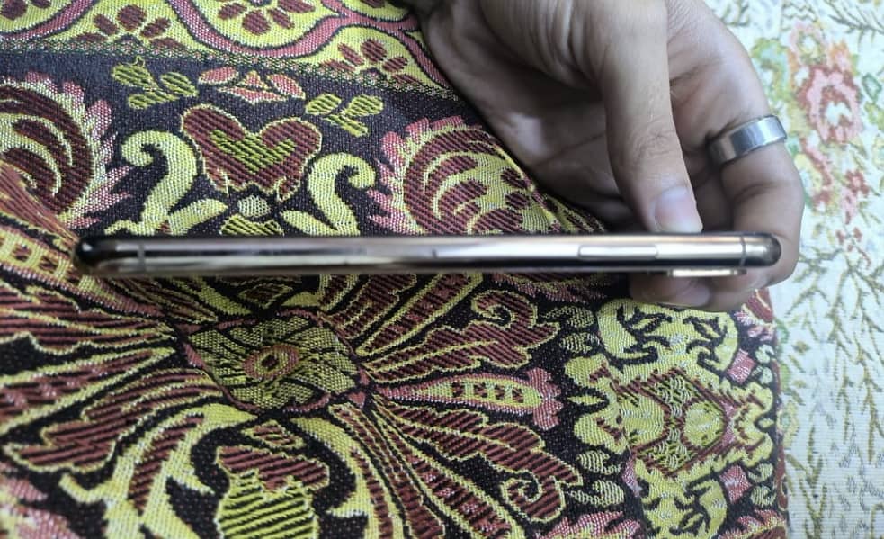 Apple iPhone XS 1