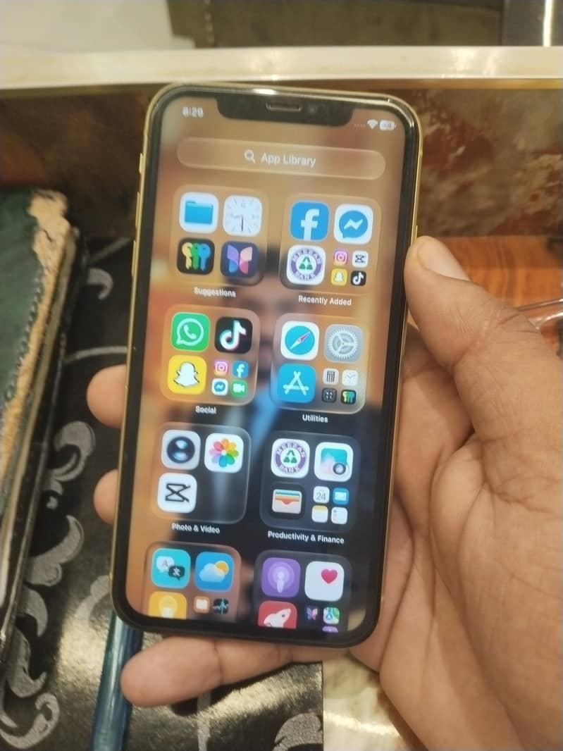 Apple iPhone 11 3