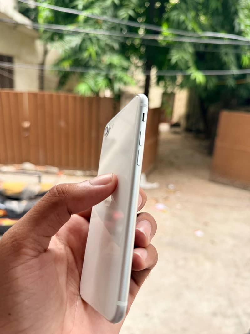 Apple iPhone SE 2