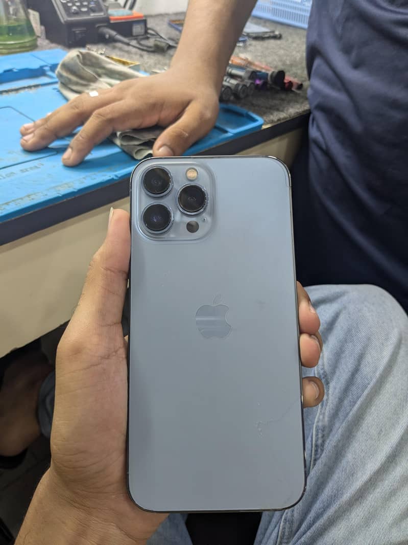 Apple iPhone 13 Pro Max 0