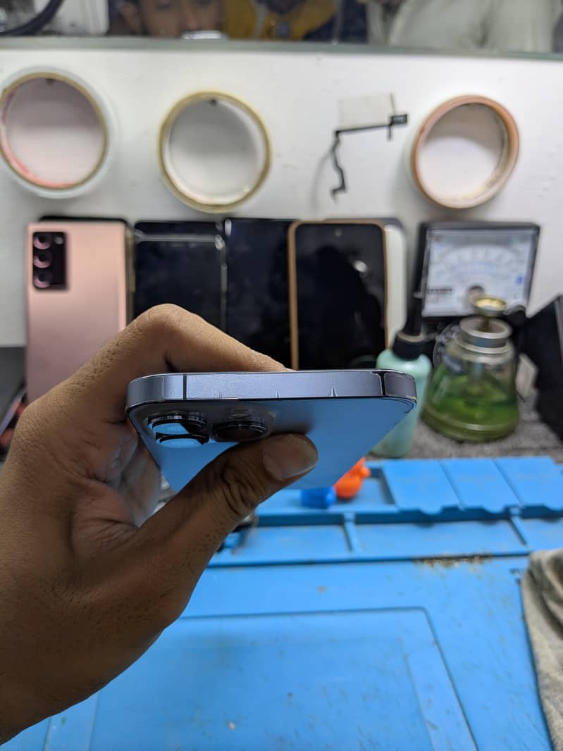 Apple iPhone 13 Pro Max 4