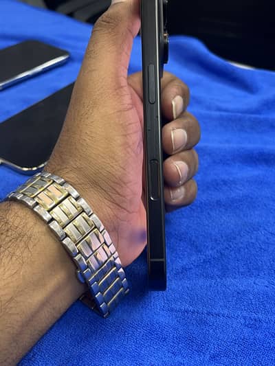 Apple iPhone 16 Pro